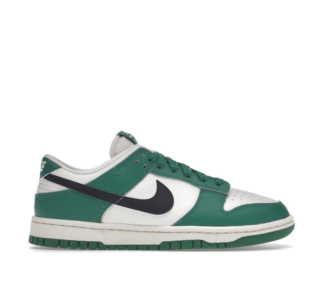 Nike Dunk Low SE Lottery Pack Sneakers Malachite Green